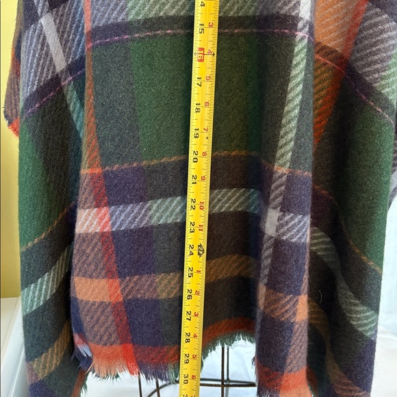 Vince Camuto Poly Plaid Poncho One Size - Picture 6 of 9